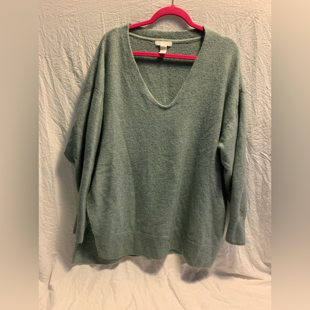 NWOT Super soft v neck tunic sweater H&M